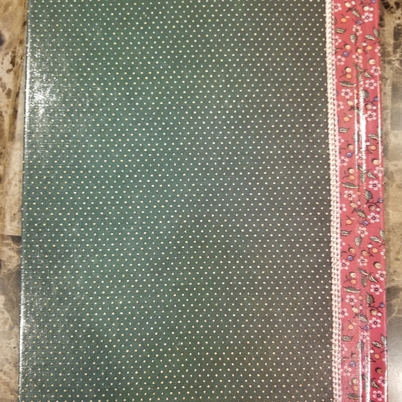 A Christmas Cup of Tea Book & Teapot Cup/Saucer - Picture 11 of 13